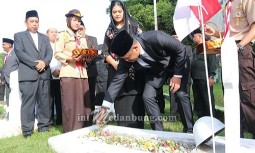Jelang HUT Kota Medan ke-432, Wali Kota Medan Berziarah di TMP Bukit Barisan