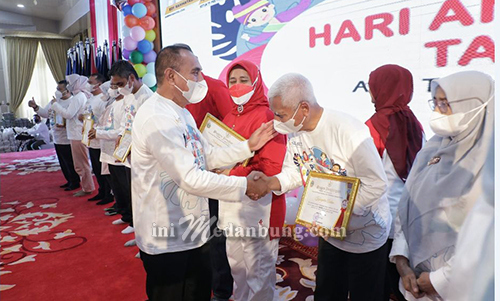 Bupati Asahan Terima Penghargan Kabupaten Layak Anak
