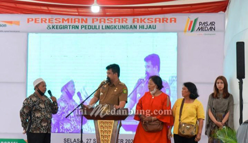 Resmikan Pasar Aksara, Walikota Desak PUD Pasar Selesaikan Semua Persoalan