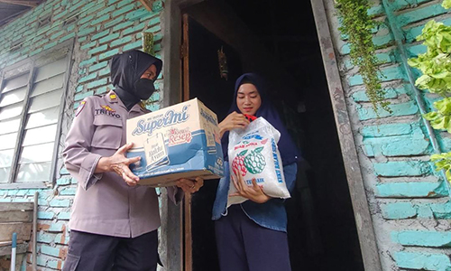 Pasca Kenaikan BBM Polres Binjai Salurkan Bansos Ringankan Warga Pra Sejahtera