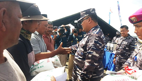 Lantamal I Berkolaborasi dengan HNSI Medan Membersihkan Sampah