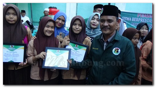PPP Belawan Memberi Bea Siswa Berprestasi SMP Alwasliyah 9 Medan