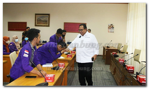 Ketua DPRD SU Bahas Isu Strategis Nasional Bersama Mahasiswa BEM SI