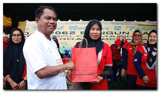 Sambil Tanding Bola, Bupati Sergai Silaturahmi dengan Guru SMP-nya