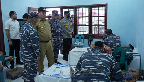 Menyambut HUT TNI ke 77, Wakil Bupati Tinjau Pelaksanaan Karya Bakti dan Bakti Sosial Lanal Tb/AS