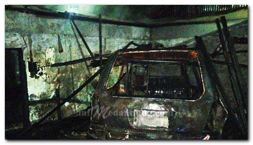 Satu Unit Rumah Bersama Mobil Musnah Terbakar di Canang Belawan