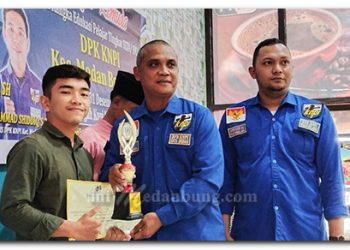 KNPI Belawan Membagikan Tropy Refleksi Akhir Tahun