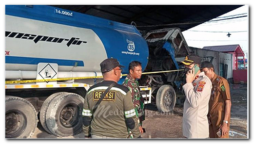 Tŕuk Tanki Pengangkut Bbm Ilegal Terbakar Beresama Sopir dan Kerneknya