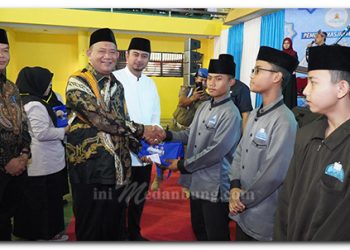 Hadiri Mesjid Mengaji, Syah Afandin Sumbangkan 100 Al Quran untuk Para Hafizh