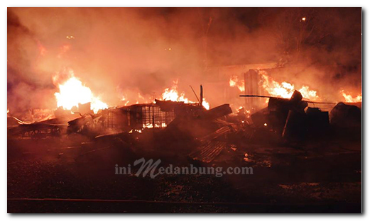 Enam Gudang Ikan Milik Olo Panggabean Musnah Terbakar di Gabion Belawan