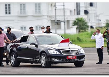 Gubernur Sumatera Utara Sambut Kedatangan Joko Widodo di Lanud Soewondo