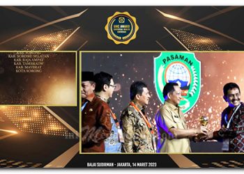 Sukses Dukung Program JKN, Pj. Wali Kota Tebing Tinggi Terima Penghargaan UHC Award 2023