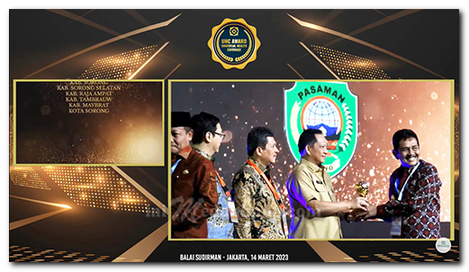 Sukses Dukung Program JKN, Pj. Wali Kota Tebing Tinggi Terima Penghargaan UHC Award 2023