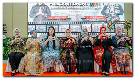 Kahiyang Ayu Apresiasi Pameran Bazar UMKM Persit KCK PD I/BB