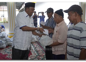Plt Bupati Menyerahkan 500 Paket Sembako di 7 Kecamatan Wilayah Hilir Langkat