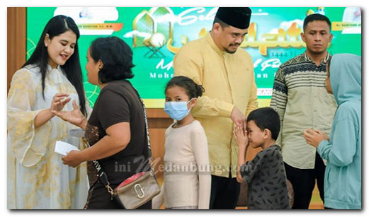 Masyarakat Kota Medan Hadiri Open House Idul Fitri yang Digelar Bobby Nasution