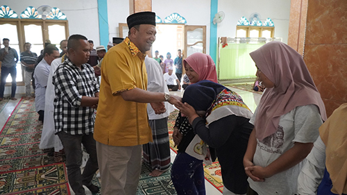 Ratusan Paket Sembako Dibagikan PKS Mulia Tani Jaya, Afandin Ajak Warga Bersyukur