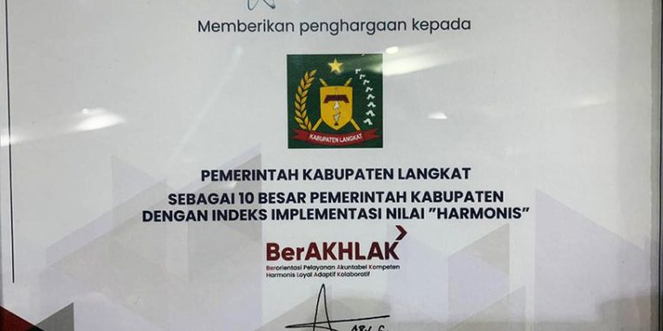Langkat 10 Besar Nominasi Harmonis, Syah Afandin Terima Penghargaan ASN BerAKHLAK
