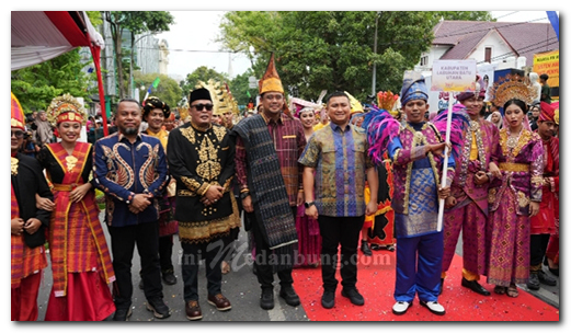 Berlangsung Meriah, Kepala Daerah Kab/Kota di Sumut Apresiasi Pawai Colorful Medan Carnival 2023