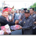 Wujudkan Indonesia Emas, Bupati dan Forkopimda Asahan Bagi Bendera Merah Putih