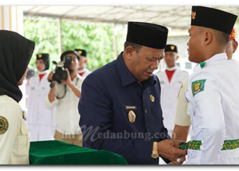 Syah Afandin Kukuhkan Paskibraka Kabupaten Langkat