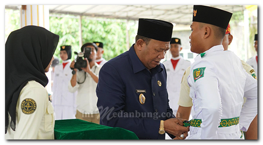 Syah Afandin Kukuhkan Paskibraka Kabupaten Langkat
