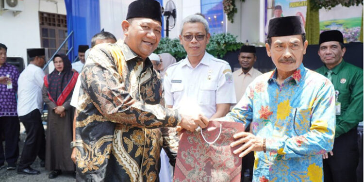 Kembali Gelontorkan Bansos Ratusan Juta, Syah Afandin Terima kasih atas Pengabdian Bilal Mayit & Penggali Kubur