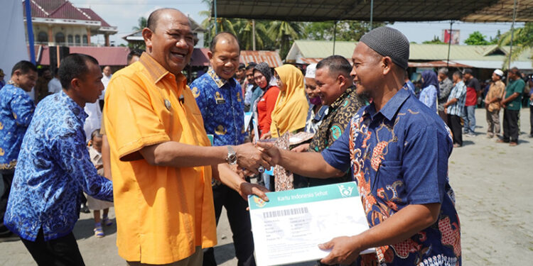 Akui Tugas Penggali Kubur & Bilal Mayit Mulia, Syah Afandin Bangga Salurkan Bansos Langsung