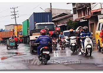 Warga Pesisir Belawan Direndam Banjir Siang Malam