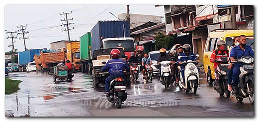Warga Pesisir Belawan Direndam Banjir Siang Malam