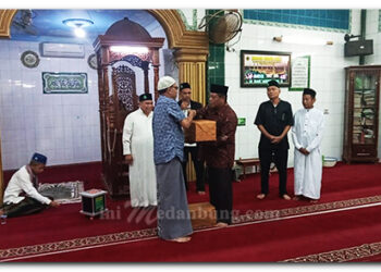 Safari Shubuh Arafah Kodam I Bukit Barisan Membagikan Al Quraan di Belawan