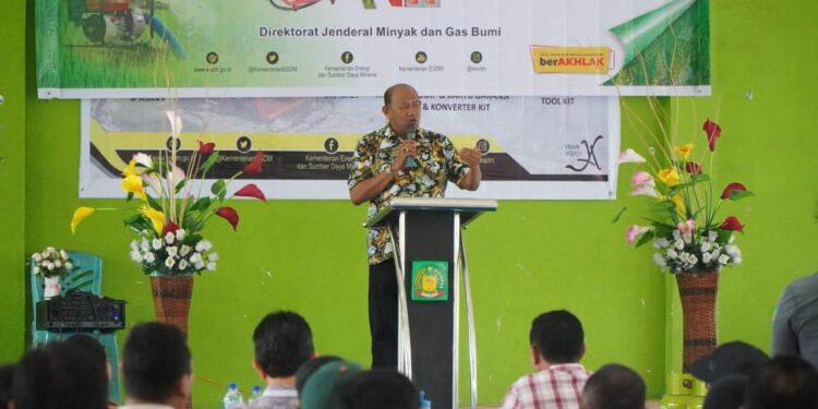 Terima Bantuan Ratusan Alat Pertanian, Syah Afandin Berterima Kasih ke Kementrian ESDM dan Anggota DPR RI Nasril Bahar 