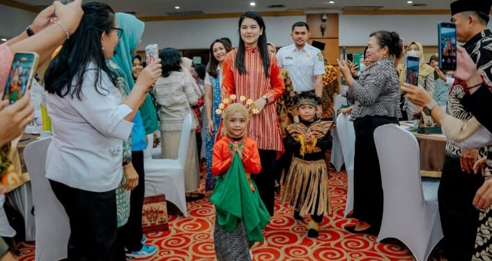 Buka Sosialisasi Transisi PAUD ke SD, Kahiyang Ayu: Hindari Stres Pada Anak