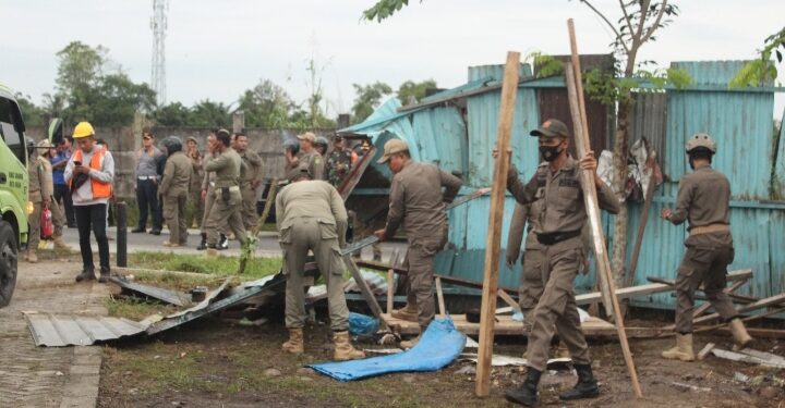 Tim Terpadu Bongkar Bangunan Liar di Atas Aset Tanah HPL 1 Tanjung Selamat