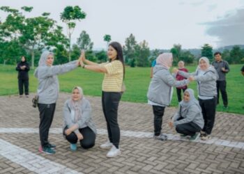 Ikut Bermain, Kahiyang Ayu Tambah Kekompakan Peserta Outbound Kepemimpinan