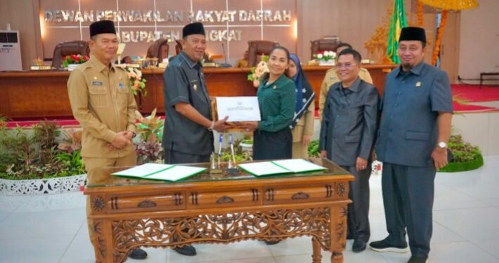 Syah Afandin Sampaikan Ranperda APBD Langkat 2024