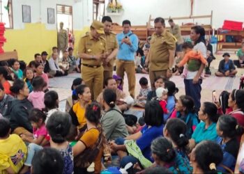 Pj Gubernur Sumut Kunjungi Korban Banjir Bandang Kenegerian Sihotang