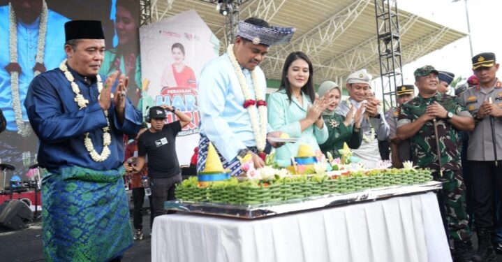 Rayakan Hari Guru, Wali Kota Medan Beri Kado Istimewa untuk Guru di Kota Medan