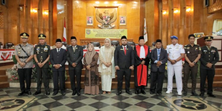 Bupati Asahan Hadiri Pengambilan Sumpah/Janji PAW Anggota DPRD Kabupaten Asahan
