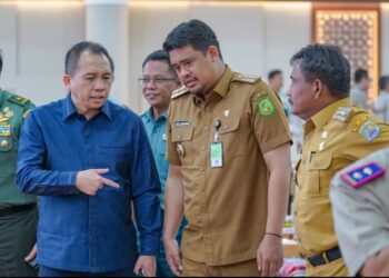 Bobby Saksikan Kebahagiaan 75 Warga Medan Terima Sertipikat PTSL