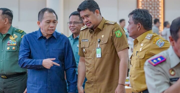 Bobby Saksikan Kebahagiaan 75 Warga Medan Terima Sertipikat PTSL