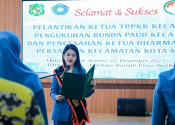 Kukuhkan Ketua TP PKK dan Bunda PAUD Kecamatan, Ini Pesan Kahiyang Ayu