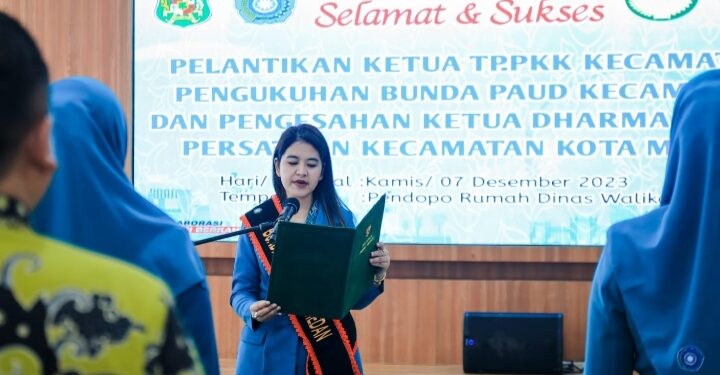 Kukuhkan Ketua TP PKK dan Bunda PAUD Kecamatan, Ini Pesan Kahiyang Ayu