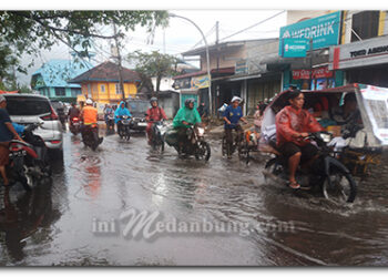 Pemungkiman Warga dan Jalan Kl Yos Sudarso Direndam Banjir