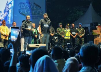 Drone Light Show Warnai Malam Pergantian Tahun di Medan