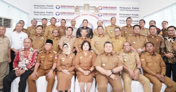 Penyerahan Hasil Penilaian Publik Pemda se-Sumut, Sekdaprovsu Dorong Komitmen Para Kepala Daerah