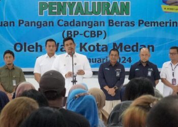 Bobby Salurkan Bantuan Pangan, 81.570 Keluarga Dapat Beras 10 Kg/Bulan Selama 6 Bulan