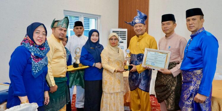 Akbid Langkat Terima 4 Kategori Penghargaan SMPI