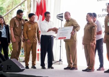 Pj Gubernur Sumut Dampingi Mentan Serahkan Bantuan Pertanian Senilai Rp534 Miliar