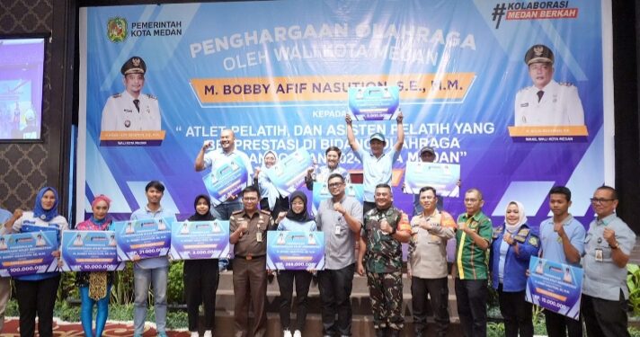 Bobby Berikan Penghargaan kepada 211 Atlet, Pelatih, dan Asisten Pelatih Berprestasi